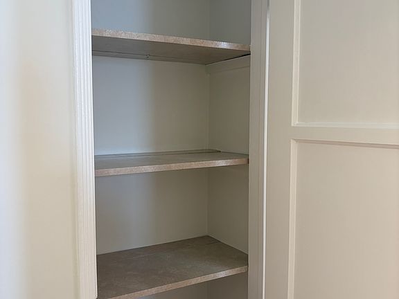2nd image of 524 1/2 N Genesee Ave #524-1/2