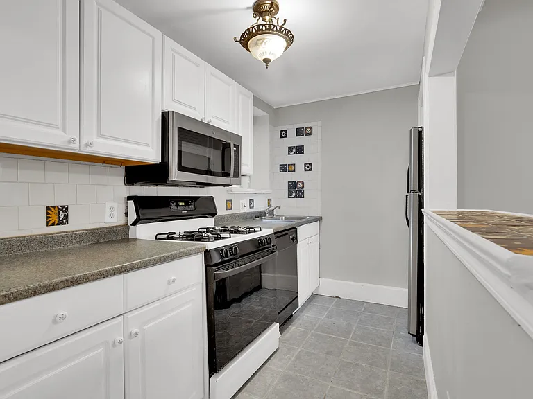 1820 Clydesdale Pl NW #C — Photo 8