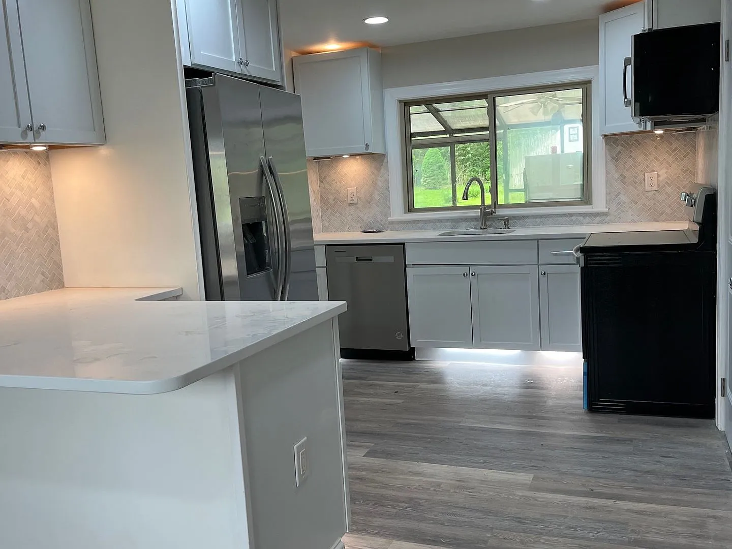 3 bed 2 full bath single family home - renovated — Photo 3