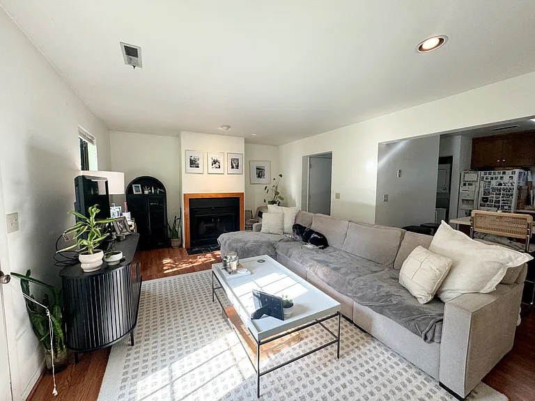 738 Exton Ct — Photo 4