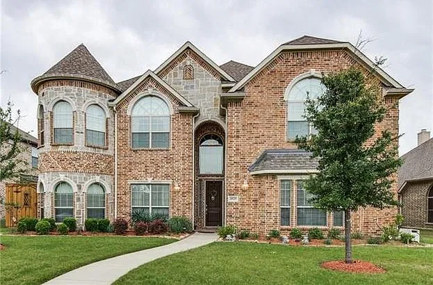 6 bed, 4322 sqft, $4,500 — Photo 1