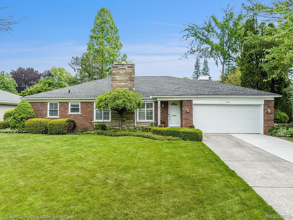 1st image of 562 Lake Shore Ln