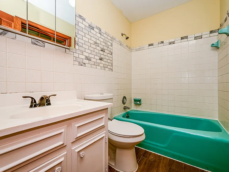 2595 Emerald Dr — Photo 9