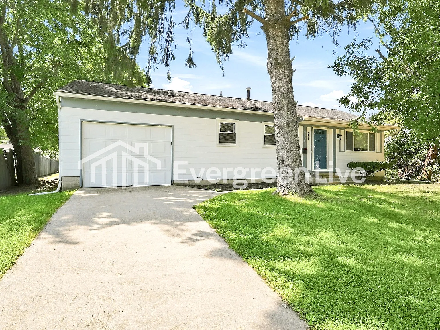 3 bed, 1.0 bath, 936 sqft, $1,495 — Photo 2