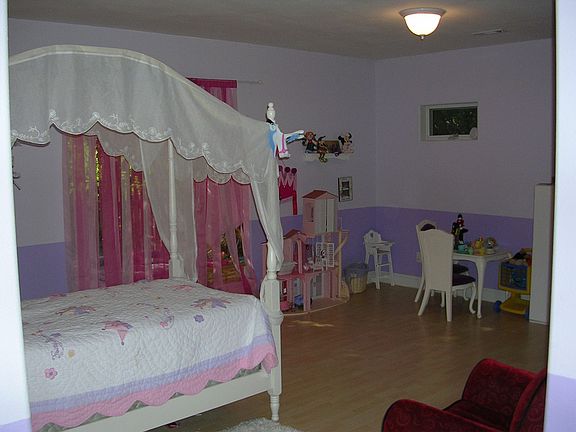 21 x 21 Princess Bedroom