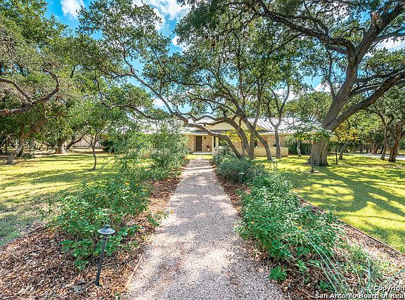 3rd image of 113 Village Cir