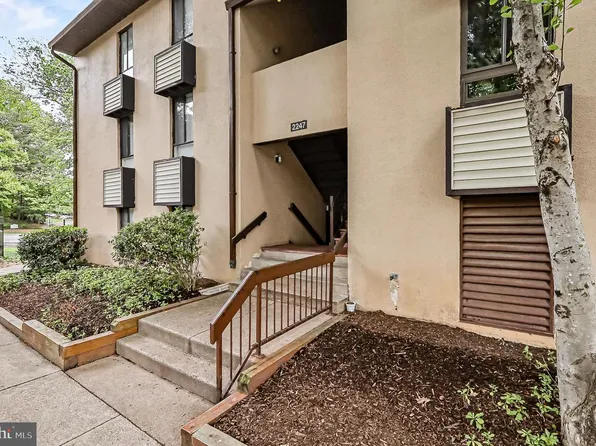 2247 Castle Rock Sq APT 12C, Reston, VA 20191