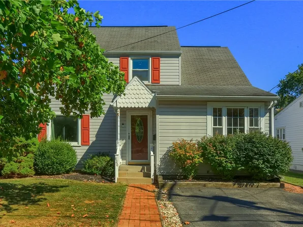 820 Plymouth Ln, Ellwood City, PA 16117