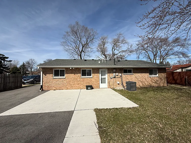 145 Fairwood Dr — Photo 3