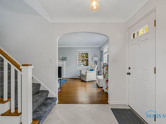 4th image of 2837 Meadowwood Dr