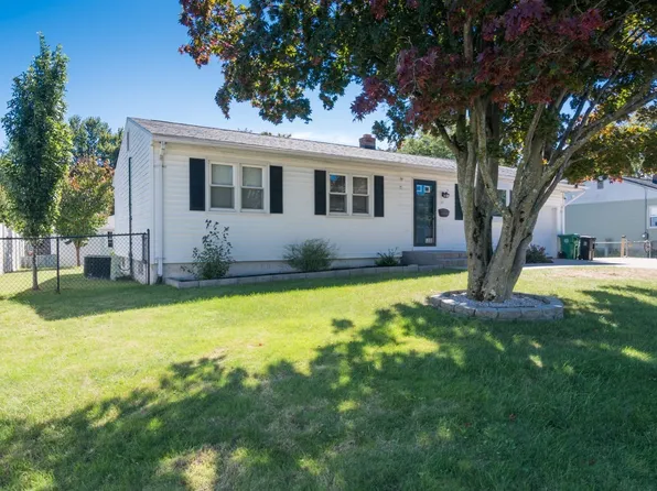 17 Pickering St, Chicopee, MA 01013