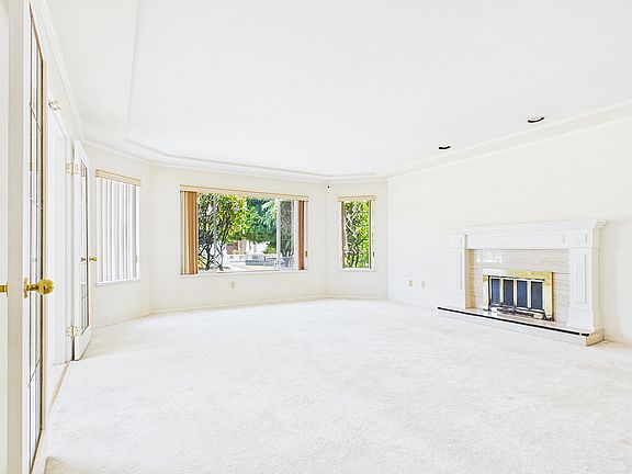 5th image of 2718 Oliver Cres