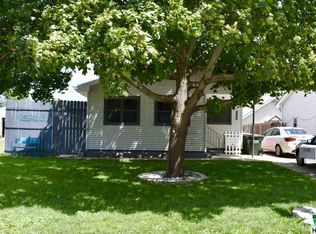 112 Lloyd Ave, North Sioux City, SD 57049