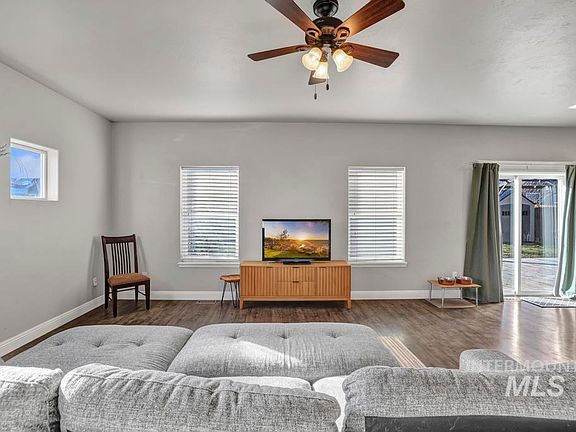 4th image of 394 Pheasant Rd