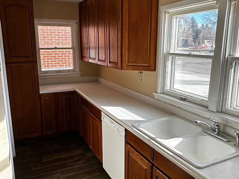 1252 Pine St — Photo 8