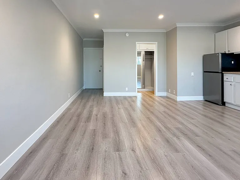 7364 Hollywood Blvd. Apartments — Photo 7