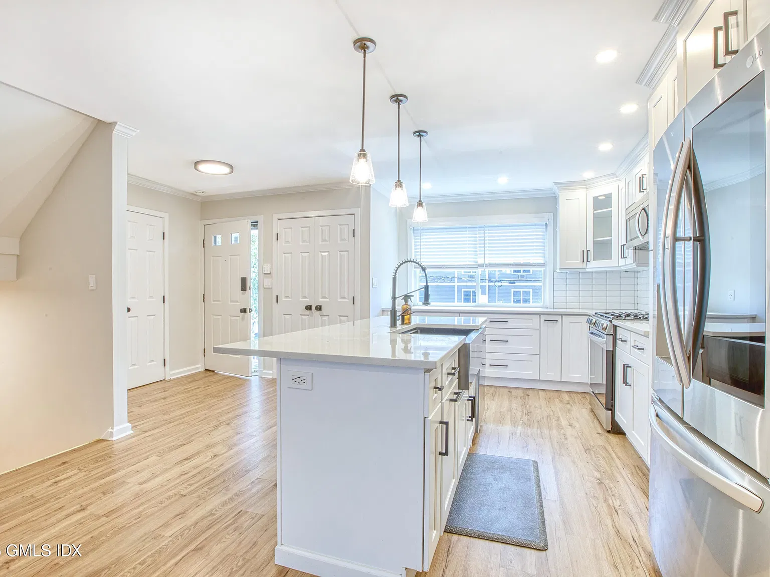 3 bed, 2.5 bath, 1604 sqft, $6,450 — Photo 3