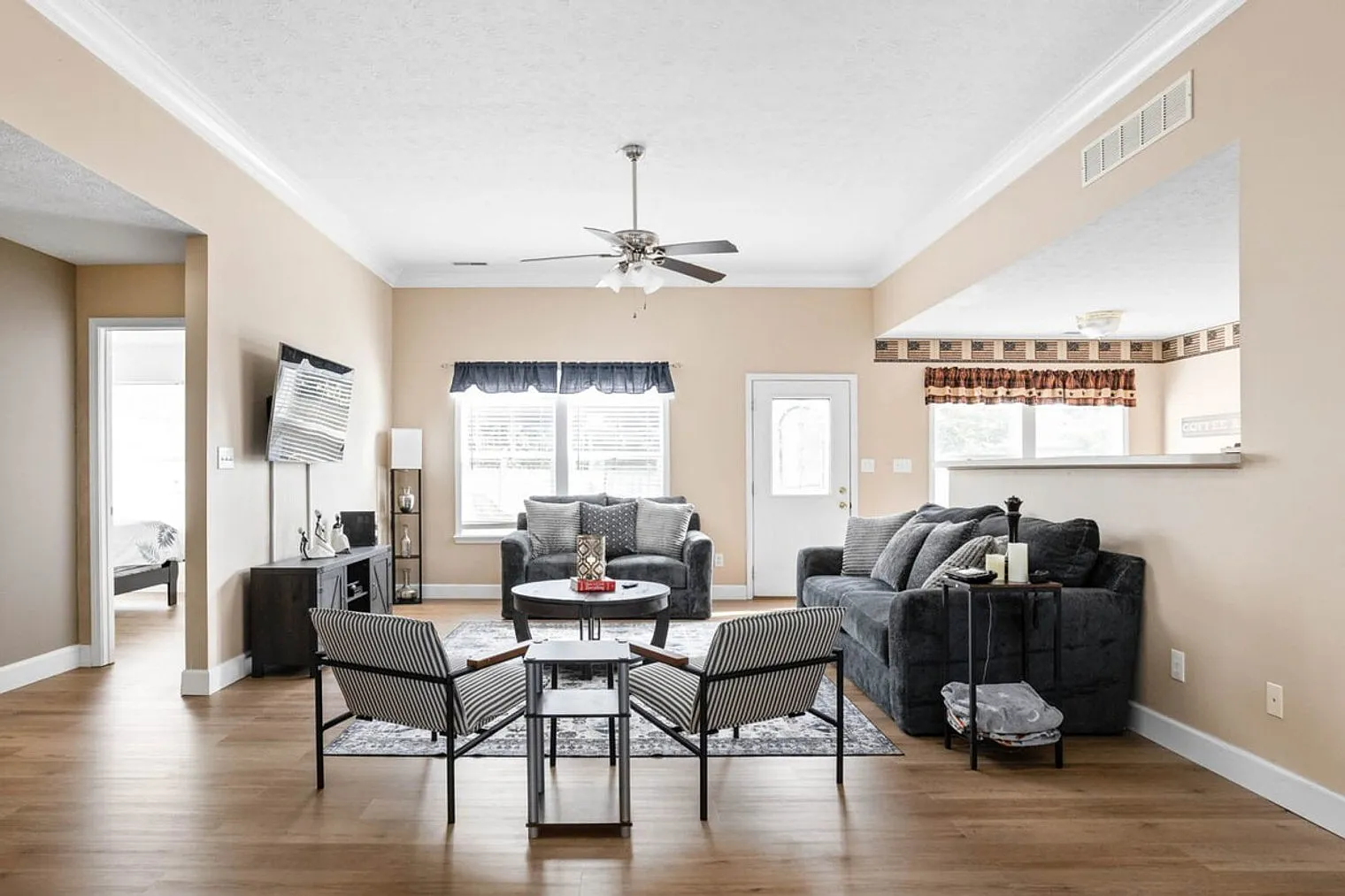 4 bed, 2.0 bath, $6,049 — Photo 1