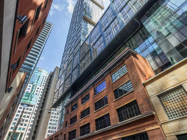 15 Mercer St #1206, Toronto, ON M5V 0T8