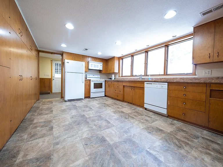 1140 Evergreen Ln N — Photo 17