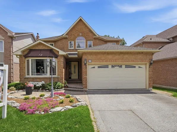 29 Stratton Cres, Whitby, ON L1R 1V4