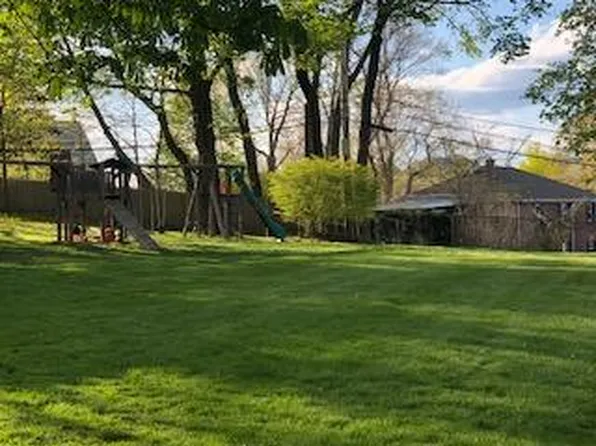 9 Reservoir Rd, Chestnut Hill, MA