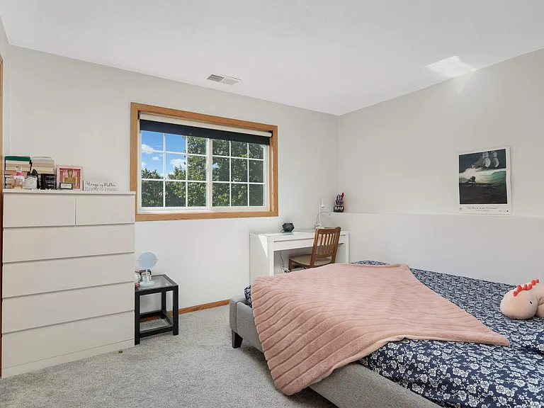 9523 Parkside Trl N — Photo 22