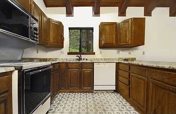 4th image of 257 Bend Ave