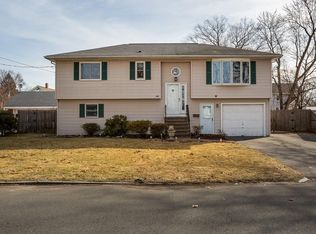 243 Ambrose St, Springfield, MA 01109