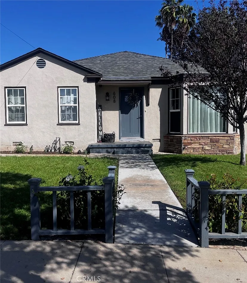 4 bed, 2100 sqft, $4,950 — Photo 1