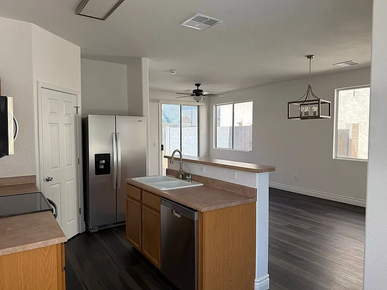 1140 E Catino St — Photo 12