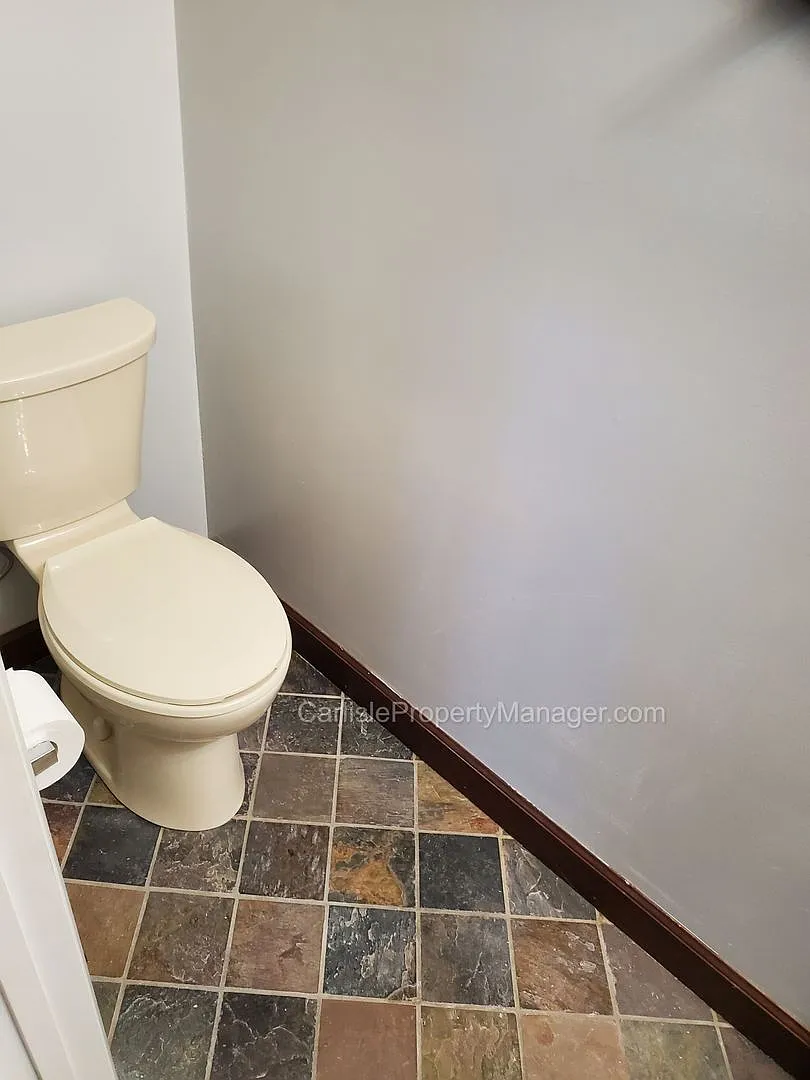 Pet Friendly 3 beds, 1.5 bath, central A/C, off-street parking, basement with included laundry, a... — Photo 3