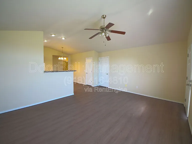 89 W Fairlane Ct — Photo 4