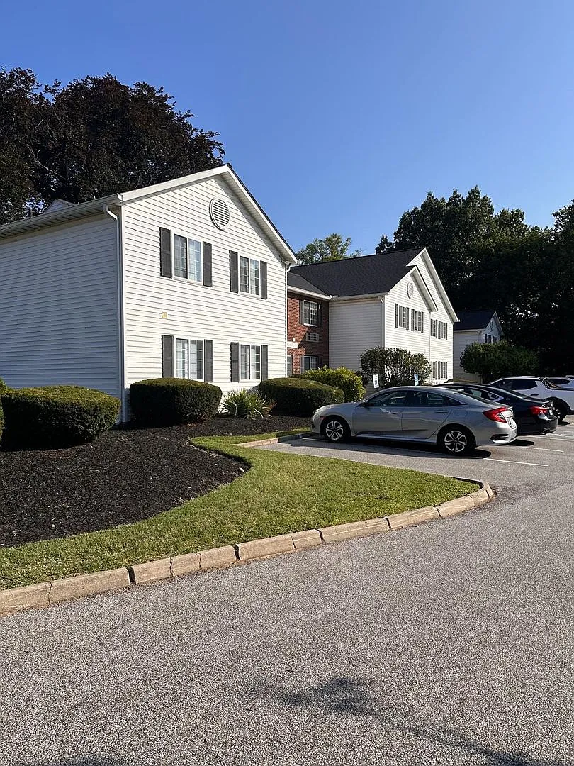 Magnolia Manor — Photo 1