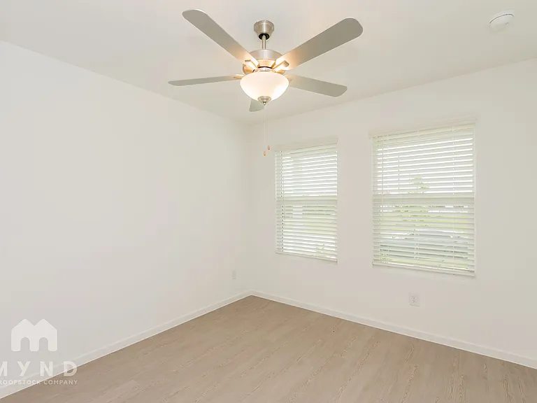 10112 Dalgreen Cir — Photo 17