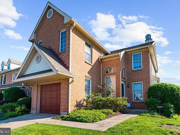 3rd image of 478 Amherst Ct
