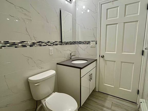 4th image of 187 Irving Ave APT 2R