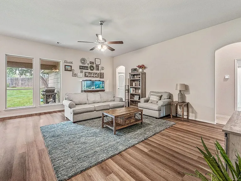 4304 Lucero Dr — Photo 5