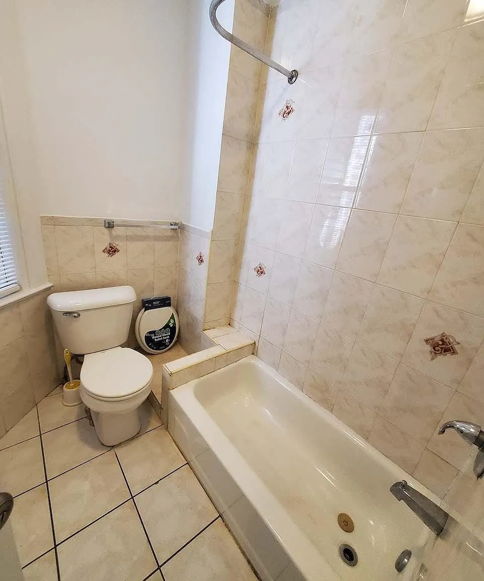 3 bed, 1.0 bath, 914 sqft, $2,150 — Photo 2