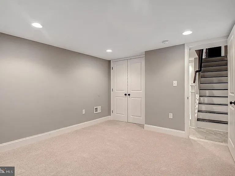 1430 S Charles St — Photo 20