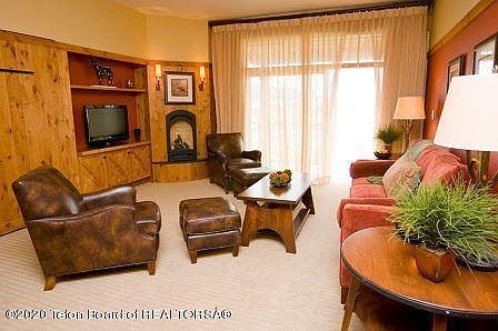 4th image of 10 Warm Creek Ln #204