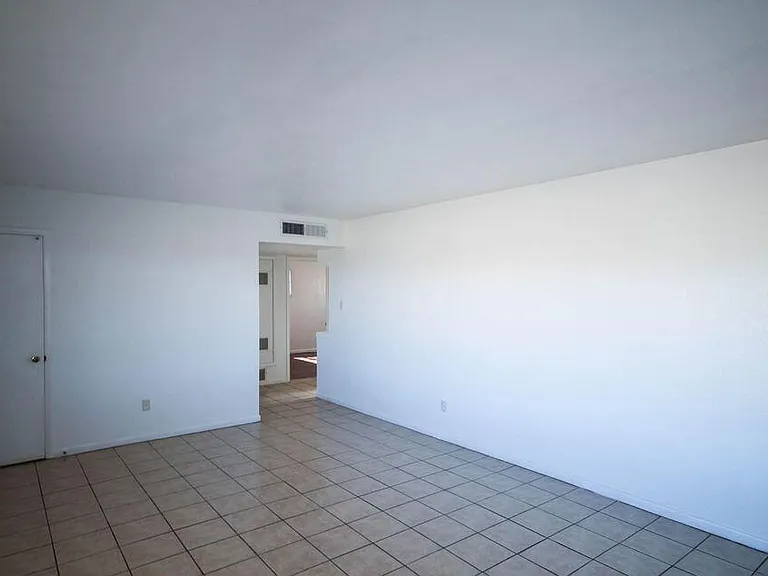 209 San Saba Rd — Photo 5