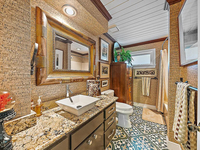 12140 SE Indian River Dr N — Photo 37