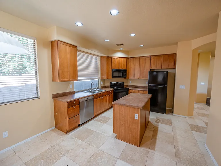 18462 W Western Star Blvd — Photo 7