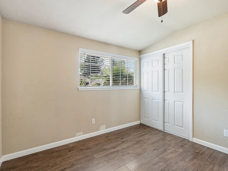 502 Dudley Dr — Photo 5