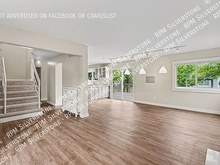 452 Farmridge Ct — Photo 6
