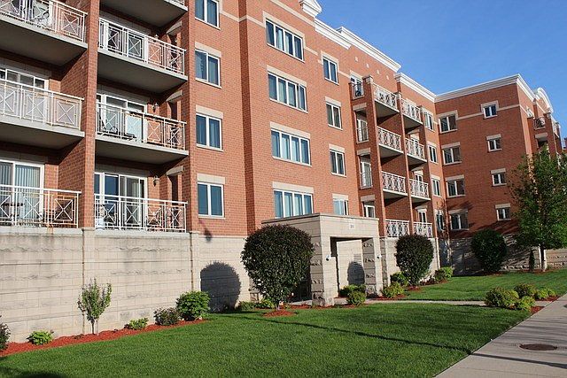 1st image of 2919 N Harlem Ave APT 211