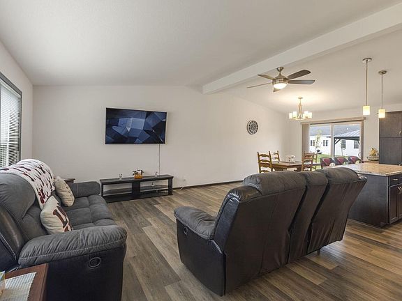 2nd image of 1115 Tamarack STREET