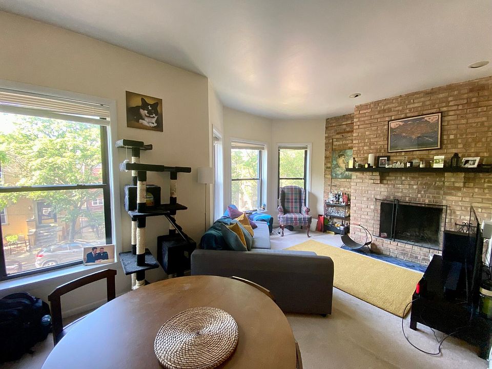 1st image of 1025 W Dakin St #2E