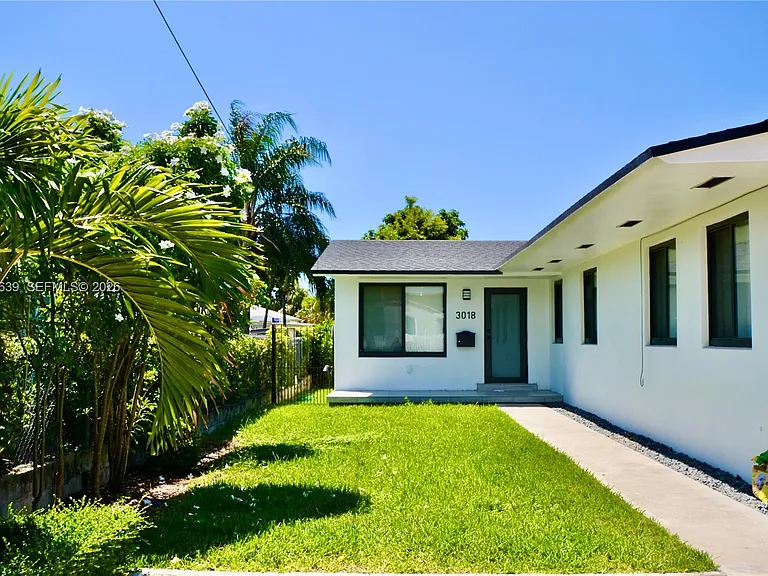 3018 SW 25th Ter #3018 — Photo 3
